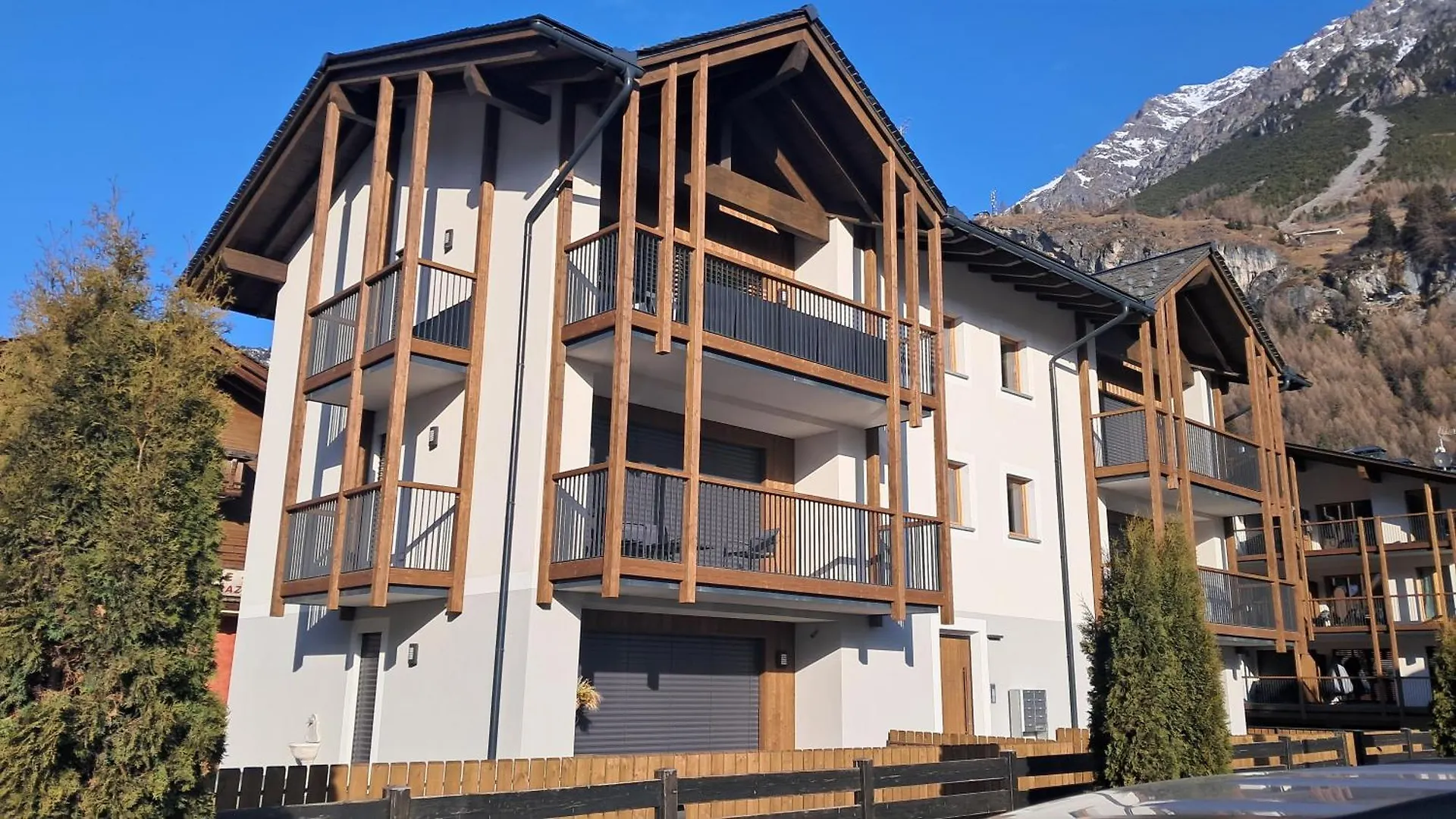 Mountain & Lodge contacts